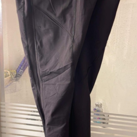 In good condition lululemon leggings - Picture 5 of 6